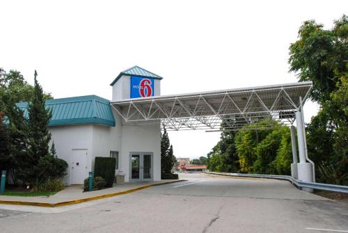 Warwick Hotel | Motel 6-Warwick, RI - Providence Airport - I-95