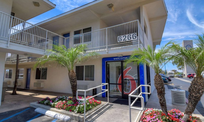 Westminster Hotel | Motel 6 Westminster South - Long Beach