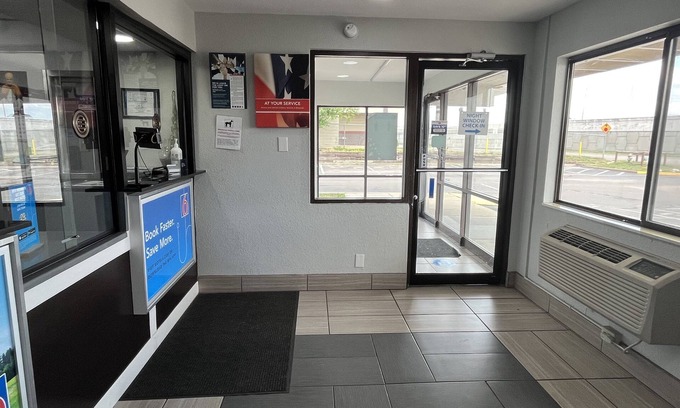 Wichita Hotel | Motel 6 Wichita, KS
