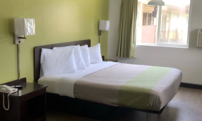Buena Hotel | Motel 6 Yakima, WA - Downtown