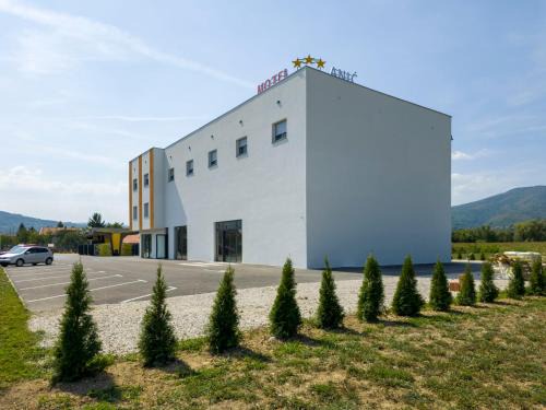 Sumece Hotel | Motel Anić