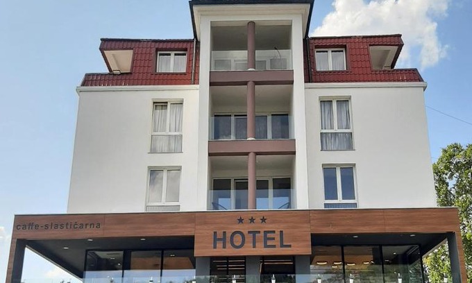 Sumece Hotel | Motel Bajra