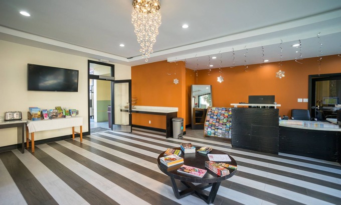 Cow Hollow Hotel | Motel Capri