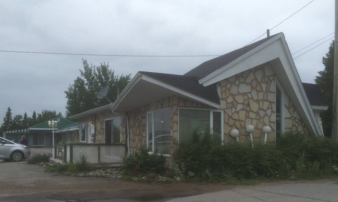 Lac-Bouchette Hotel | Motel Lac-Bouchette