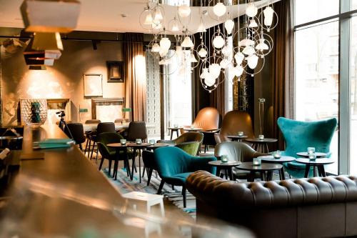 Nieuwmarkt en Lastage Hotel | Motel One Amsterdam-Waterlooplein
