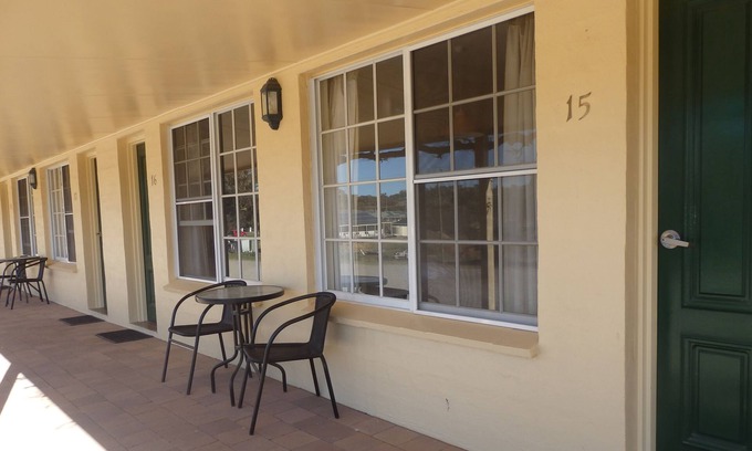 Binalong Hotel | Motel Royal Tara