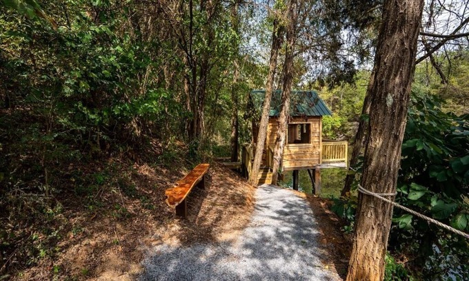 Sevierville Casa | Mother's Dream Fishin' Hole 4 Bedroom Home by RedAwning
