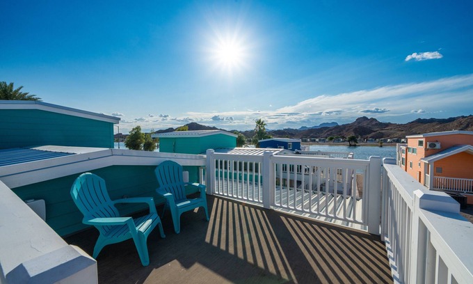 Parker Strip Casa | Motorboat Inn, Deluxe River Views, Roadrunner Resort