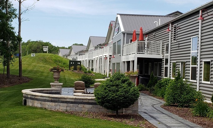 Elkhart Lake Villa | Motorsport Villa - a 3 minutos en auto de Road America y 15 a Whistling Straits.