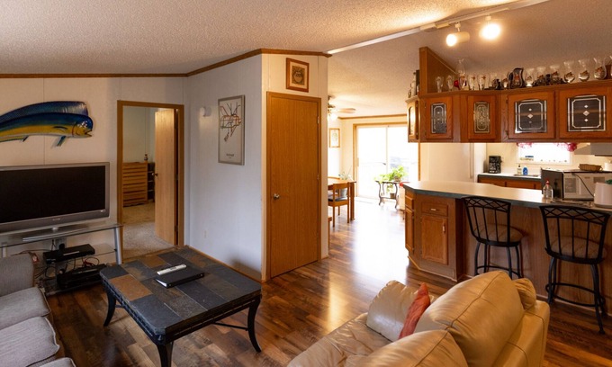 Hayward Casa | Motorsports Basecamp near lakes and forest