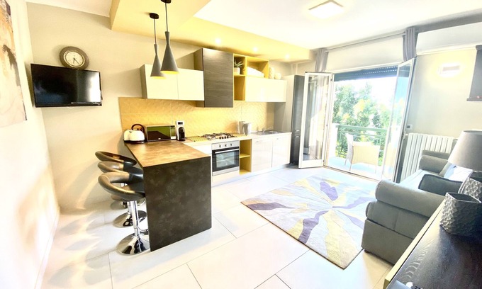 Drapia Casa | Suite con balcón a 200 metros del mar.