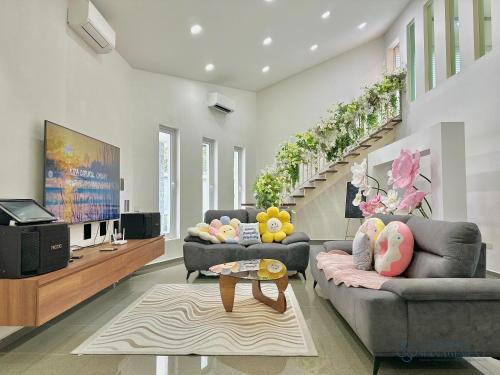 Taman Mount Austin Casa | Mount Austin Landed Homestay 16pax Karaoke Jacuzzi BBQ by Stayrene