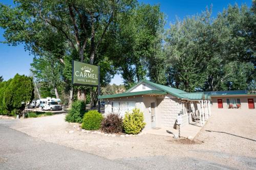 Zion National Park East Entrance Apartamento | Mount Carmel Motel & RV Near Zion NP Bryce Room