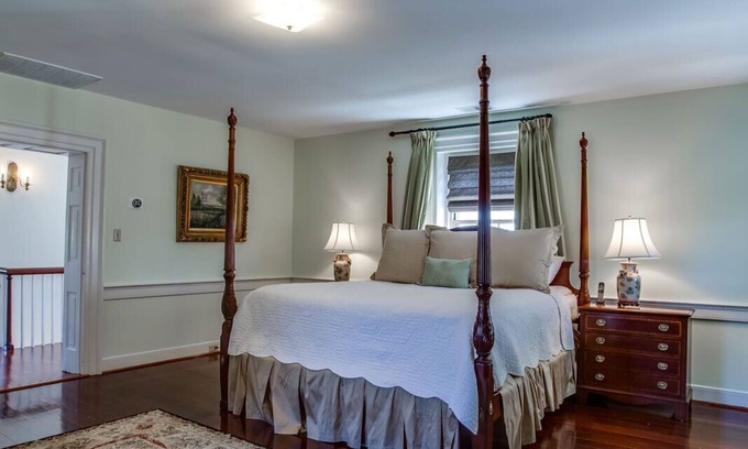 Keene Casa | Mount Pleasant Manor with pool