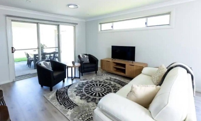 Millfield Casa | Mount View Escape Brand New House, mtn views