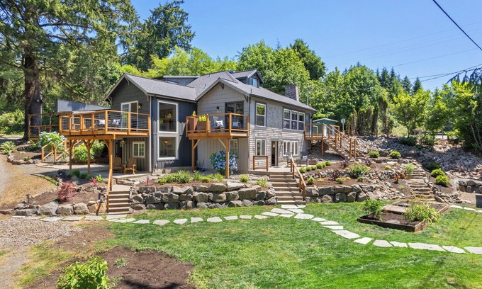 Nehalem Casa | Mountain and River View, Beach Nearby ,Fire Pit