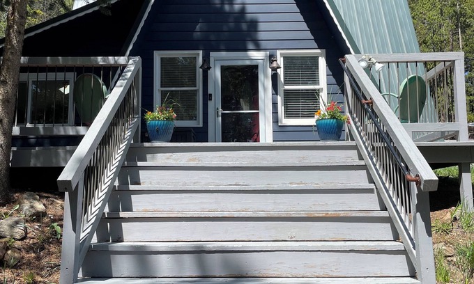 Evergreen Cabina | Mountain Bliss A-Frame, Hot Tub, Sleeps 7, Pet Friendly