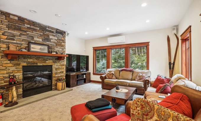 Killington Chalet De Esquí | Mountain Brook Lodge a spectacular house with amazing stone work and A/C 6 miles from Killington Resort