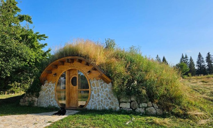 Milici Cabina | Mountain bungalows and a Hobbit House - Jazavčije Rupe