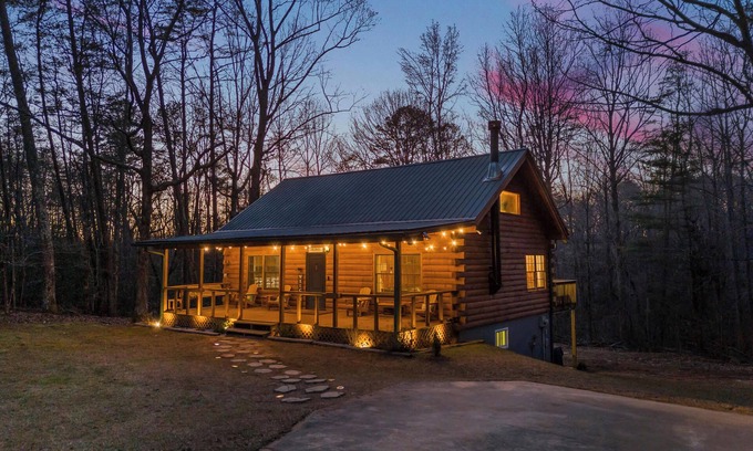 Cleveland Casa | Mountain Cabin~ 4 Br~Min to Helen~Fire Pit~Arcade