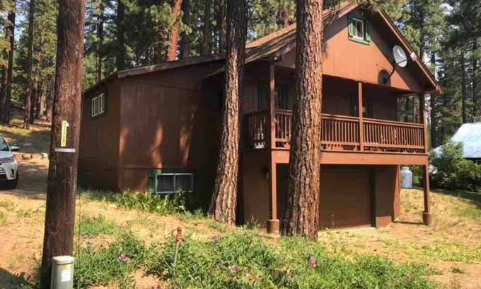 Calpine Cabina | Mountain Cabin with WiFi. Enjoy this quiet small-town retreat