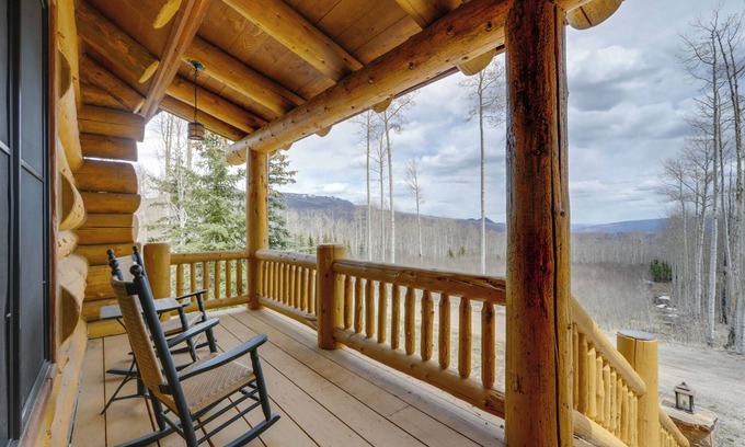 Gypsum Cabina | Mountain Chalet Bordering White River Nat'l Forest