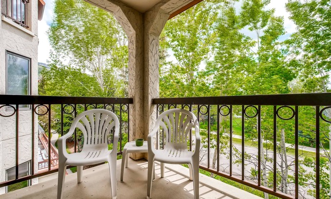 Steamboat Springs Condominio | Mountain chalet w/winter shuttle & shared fitness, pool, hot tub, & more!