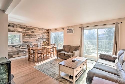 Stowe Area Apartamento | Mountain Condo with Views Near Hiking and Biking!