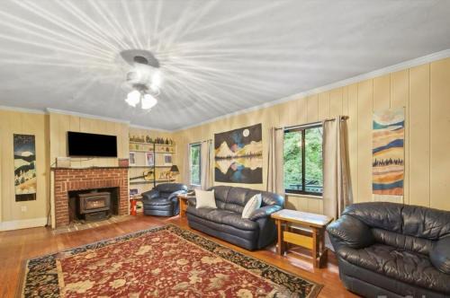 Lynn Casa | Mountain Cottage on 7 Acres