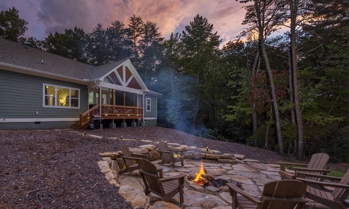 The Arbor Casa | Mountain Days at Lake James | Pet Friendly, Gas Grill & Fire Pit