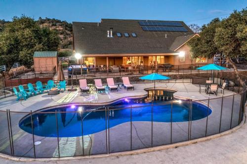 Coarsegold Casa | Mountain Elegance w/pool, spa, projector