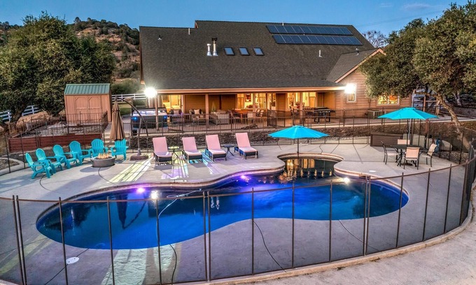 Coarsegold Casa | Mountain Elegance w/ pool, spa, projector