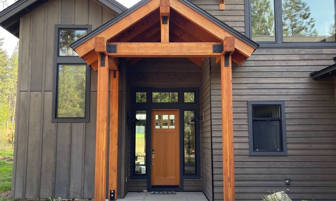 Cle Elum Casa | Mountain Escape 5BR/5.5BA sleeps 10 w/hot tub on golf course in Suncadia.