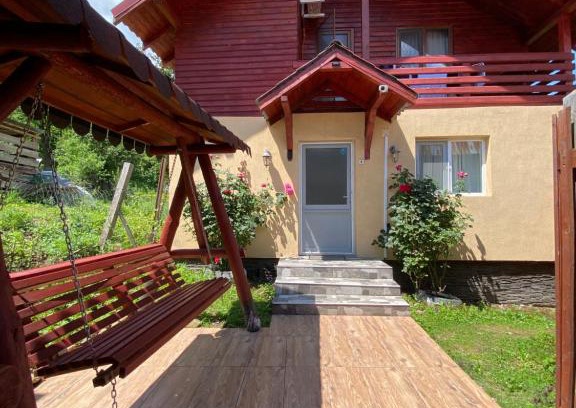 Malaia Casa | Mountain escape in Carpathian
