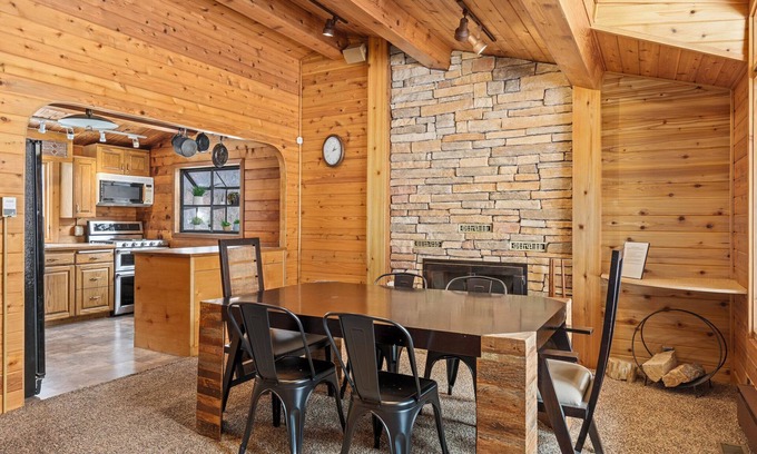Snowbird Cabina | Mountain Family Cabin w/ 4 bedrooms & pool table