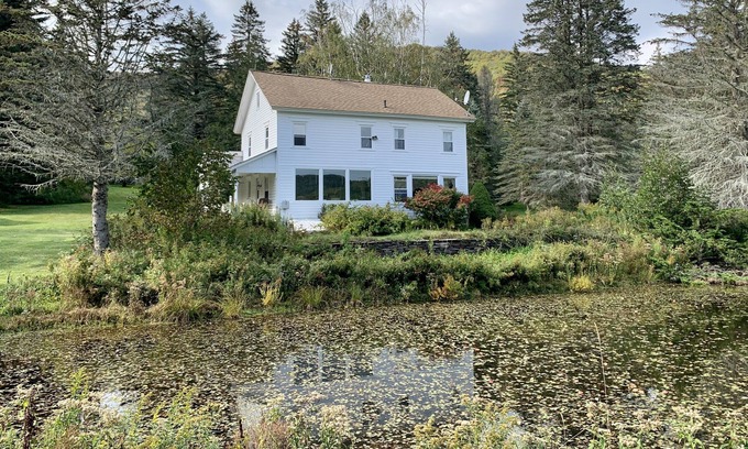 Fleischmanns Otro | Mountain Farmhouse on 200 Acres with Pond