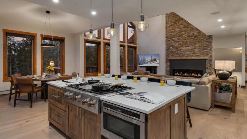 Forest Hills Casa | Mountain Gate