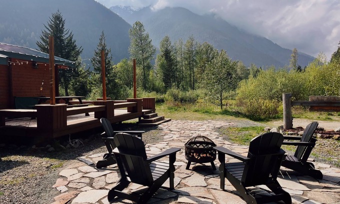 Fraser Valley Regional District Cabina | Mountain Getaway with Pond View and Fire Pit in Sunshine Valley. Pet friendly!