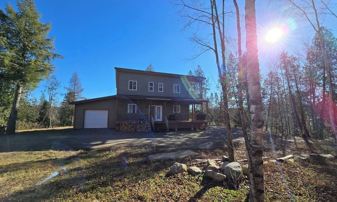 Morin Heights Chalet De Esquí | Mountain getaway! New cozy and spacious 4BR, 3bath.