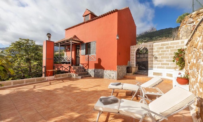 Guimar Casa | Mountain Getaway for Hikers 1