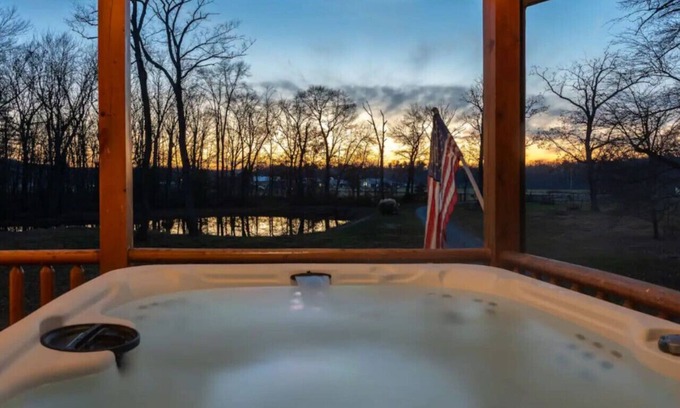 Cross Keys Casa | Mountain Getaway - Pondside Pet-Friendly Lodge