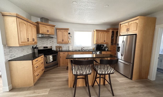 Blairmore Casa | Mountain getaway w/ hot tub & heated garage