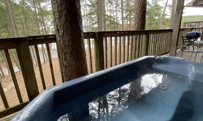 Mount Ida Cabaña | Mountain Harbor Lodge cottage on Lake Ouachita by RedAwning