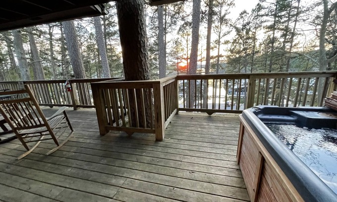 Mount Ida Cabaña | Mountain Harbor two bedroom Lodge cottage by RedAwning