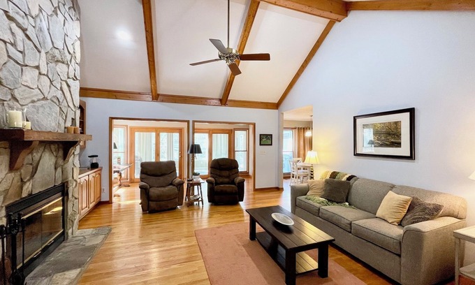 Marietta Casa | Mountain Home on Middle Saluda River near Jones Gap and Table Rock State Parks