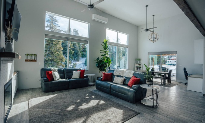 Summit Park Casa | Mountain home with beautiful view, Full Kitchen, Sleeps 10, Can walk to Woodward