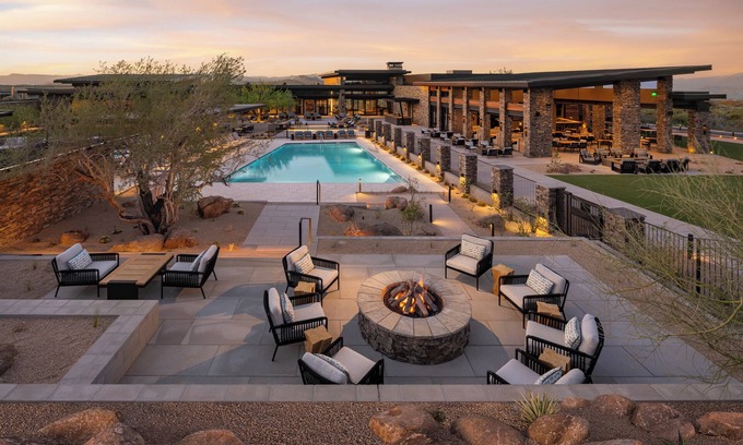 Goldie Brown Pinnacle Peak Ranch Cabina | Mountain House Lodge at Sereno Canyon