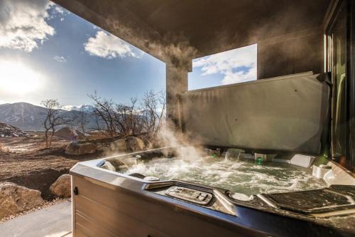 Hideout Casa | Mountain House PC, Snowy Lake Views Private Hot Tub, New Build, Jordanelle Lake!