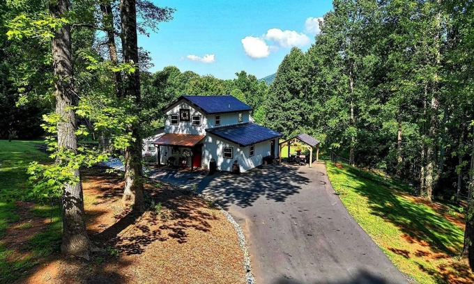 Young Harris Casa | Mountain / Lake Escape in Lake Chatuge