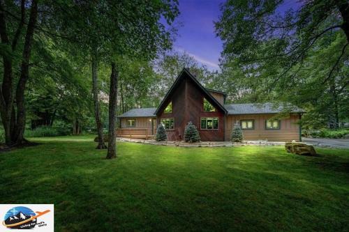 Lake Harmony Casa | Mountain & Lake Escape w/Hot Tub & Free Massages!